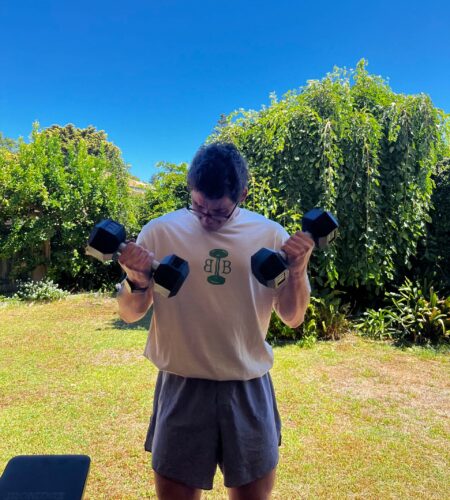 Personal trainer performing a bicep curl